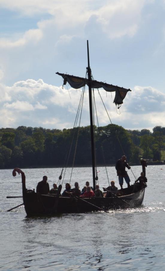 Vittfarnas Hird Vikingaby Bed and Breakfast Sosdala Esterno foto