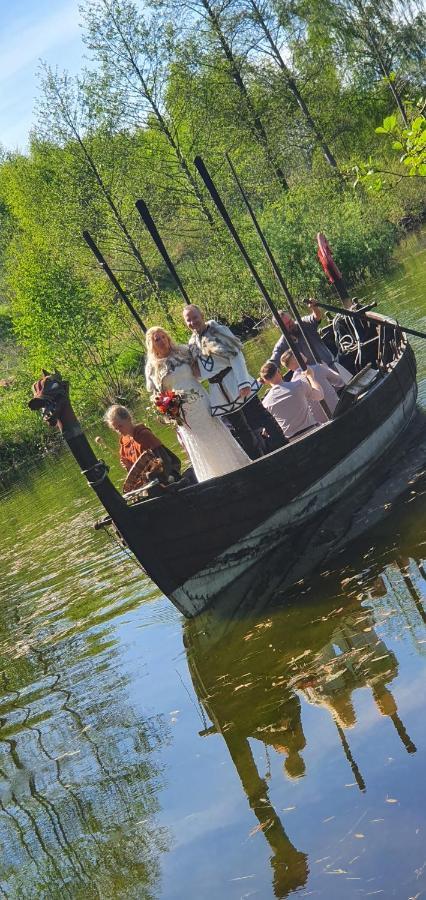 Vittfarnas Hird Vikingaby Bed and Breakfast Sosdala Esterno foto